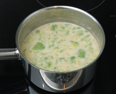 Avocadosuppe nach mexikanischer Art