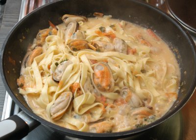 Fideos con almejas (Fadennudeln mit Miesmuscheln)