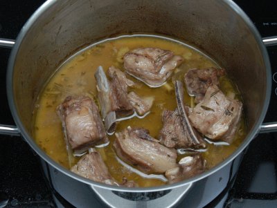 Agnello alla reggiana (mariniertes Lammfleisch)