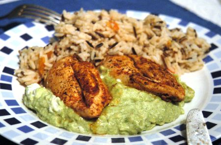 Poulets mit Avocadomouse und Wildreis