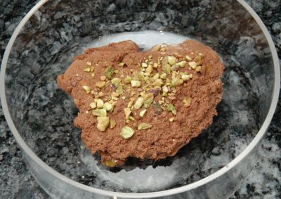 Schokoladenmousse mit Pistazienkernen
