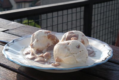 Coupe Jamaica mit Kastaniensauce