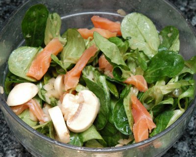 Nüsslisalat mit Rauchlachs