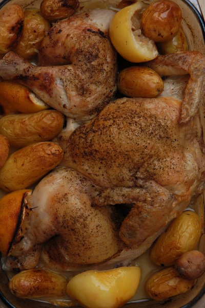 Brathähnchen mit Zitronen und Rosmarin