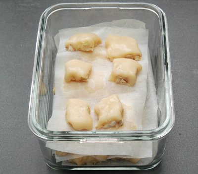 Nideltäfeli mit Nüssen