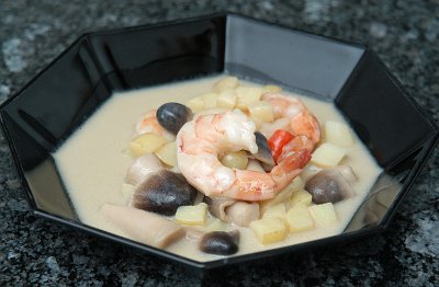 Kokosnusssuppe mit Krevetten und Kartoffeln - Top Kha Manfalang Goong