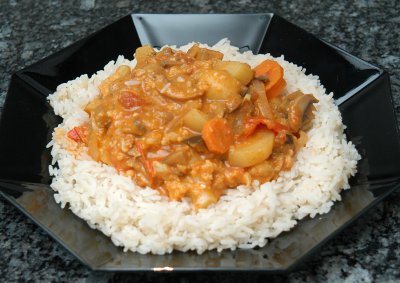 Gemüse Curry mit Kokosmilch und Mandeln